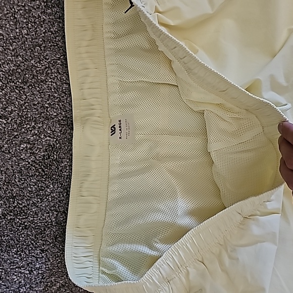 VRST Men's 5'' Everyday Short Pale Yellow Size XL - Picture 3 of 4
